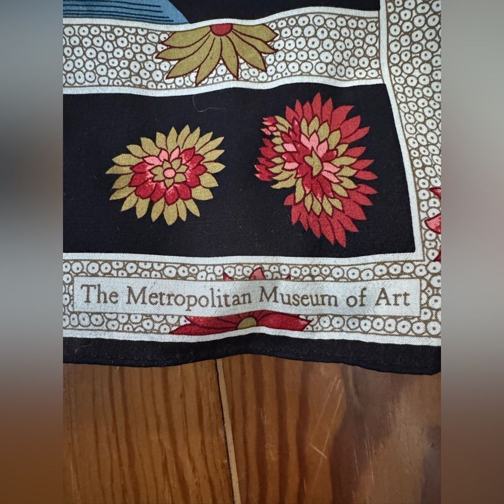 MOMA Scarf - Picture 2 of 5